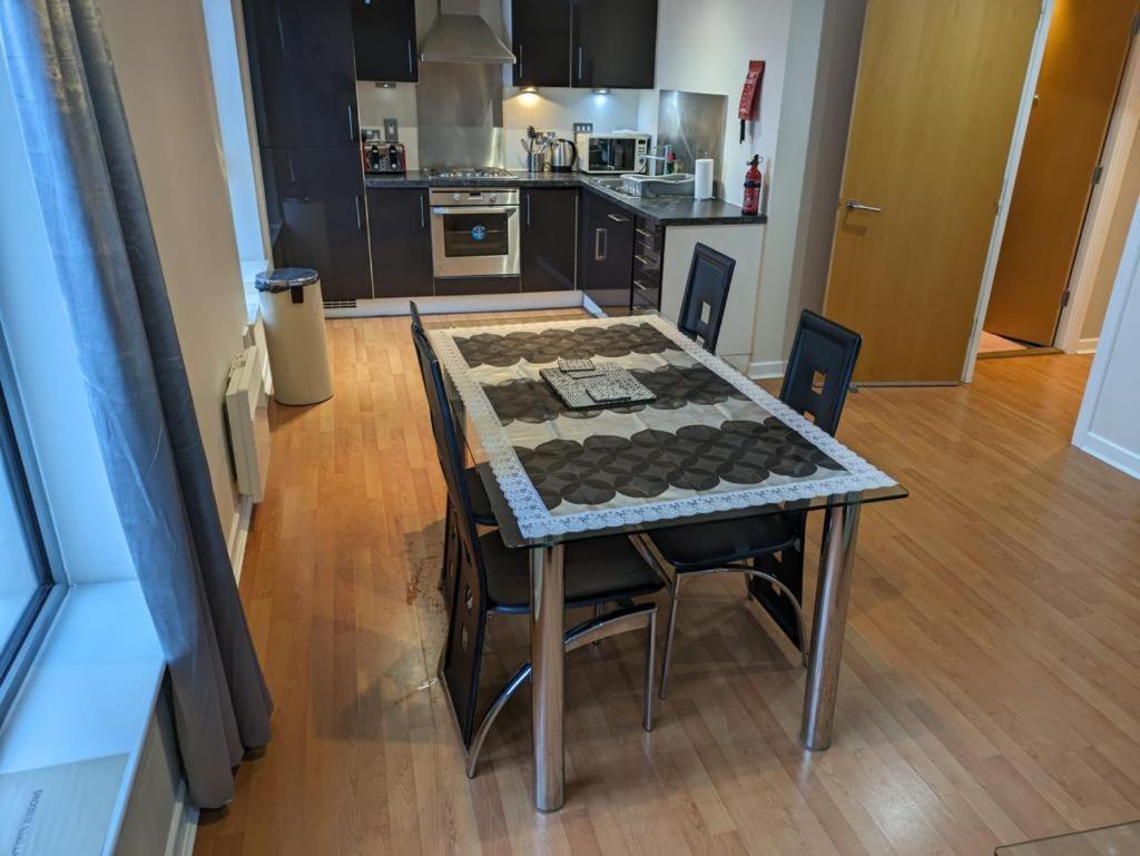 Modern 2 Bed Apartment With Stunning Seaside View, Edinburgh