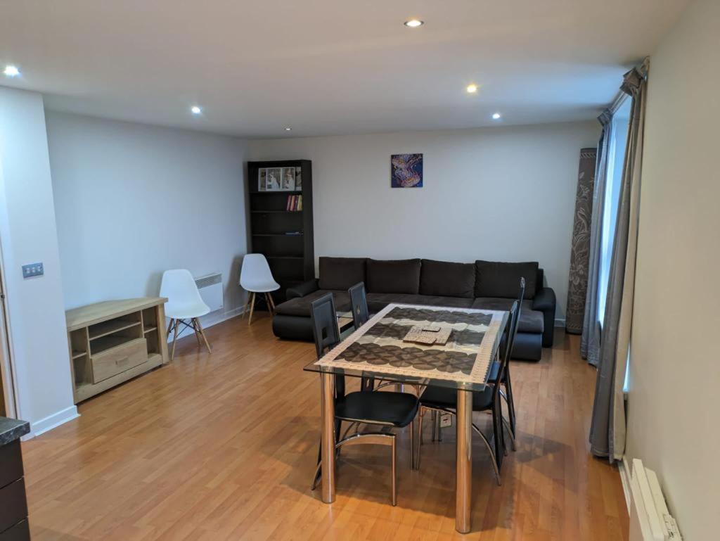 Modern 2 Bed Apartment With Stunning Seaside View — Photos 2
